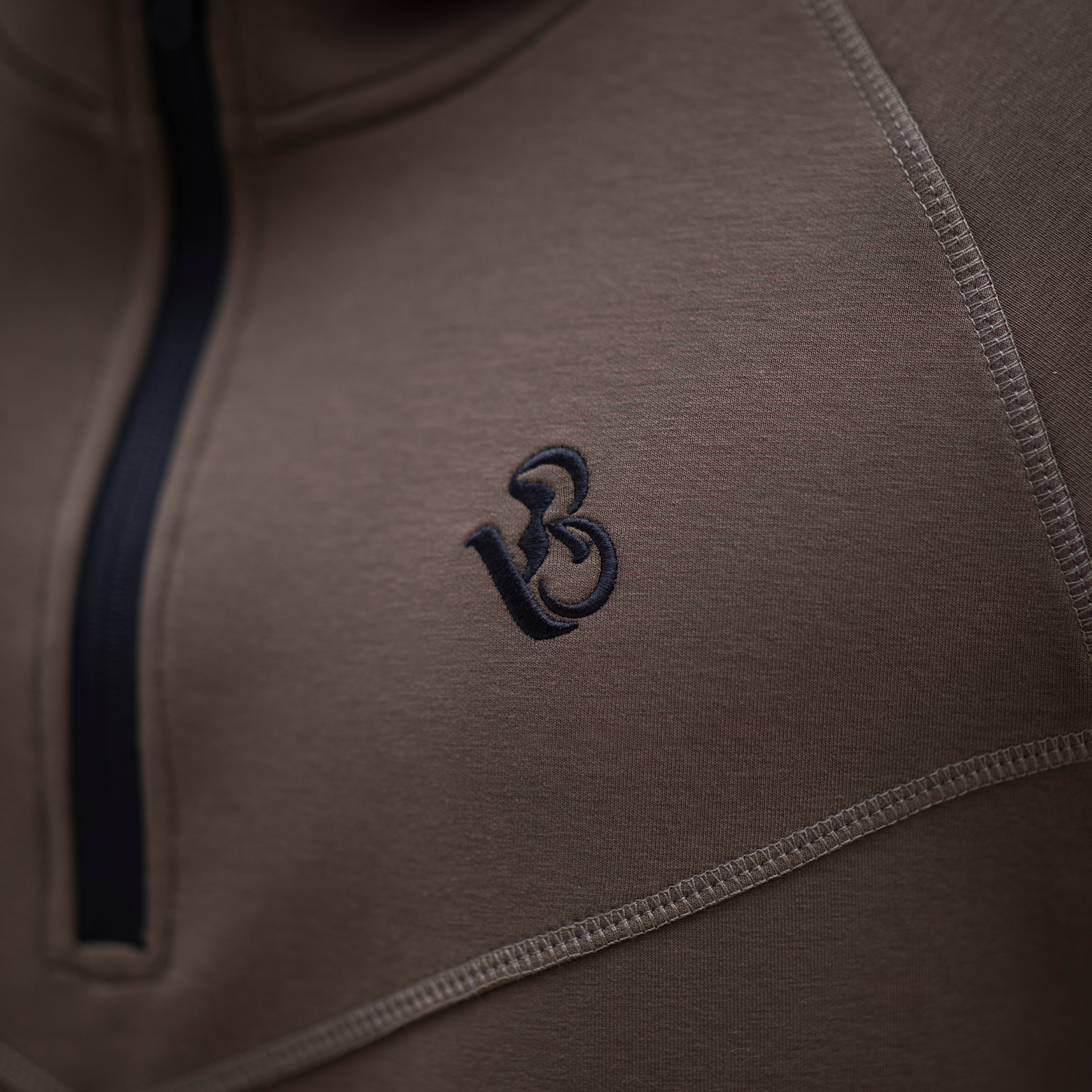 QAMIS TECH V1 - BOMBAY'S COUTURE